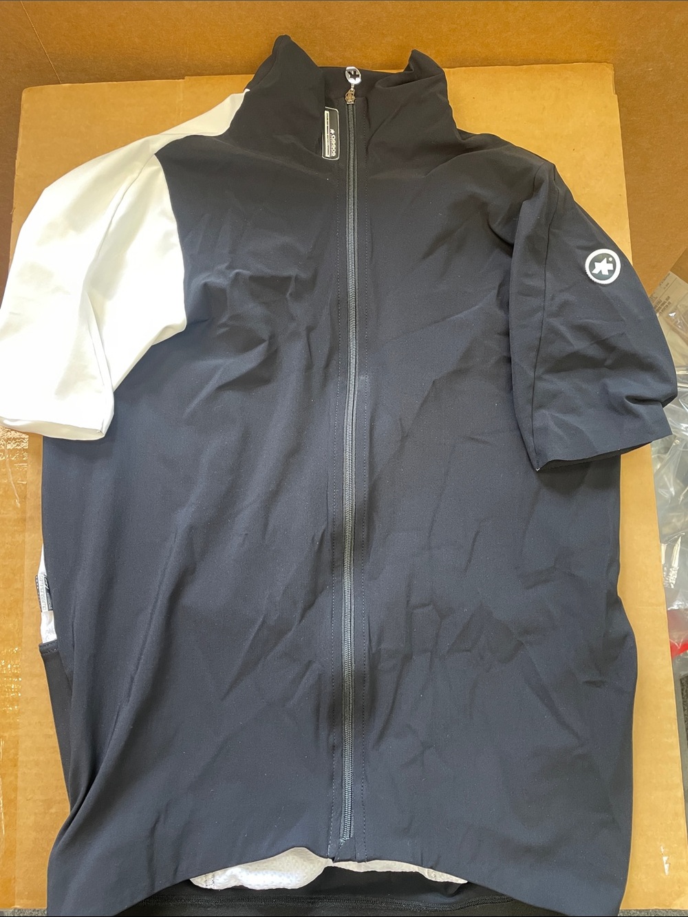 Men's Short-Sleeve Assos Cycling Jersey in Black & White